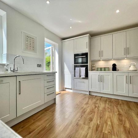 Family Home In Hampshire - Sleeps Up To 9 People With 3 Parking Spaces Winchester Eksteriør billede