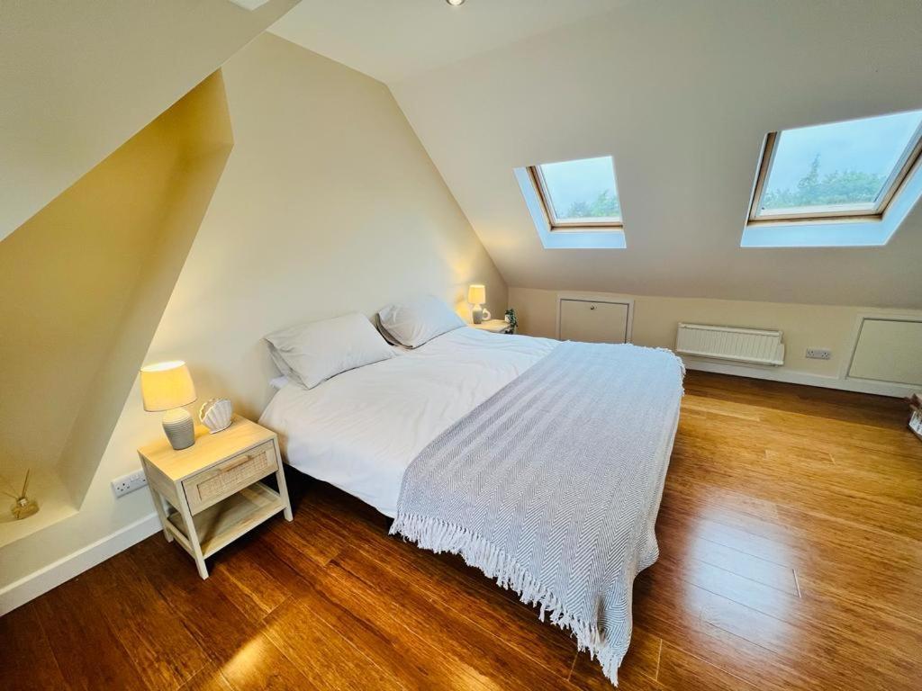 Family Home In Hampshire - Sleeps Up To 9 People With 3 Parking Spaces Winchester Eksteriør billede