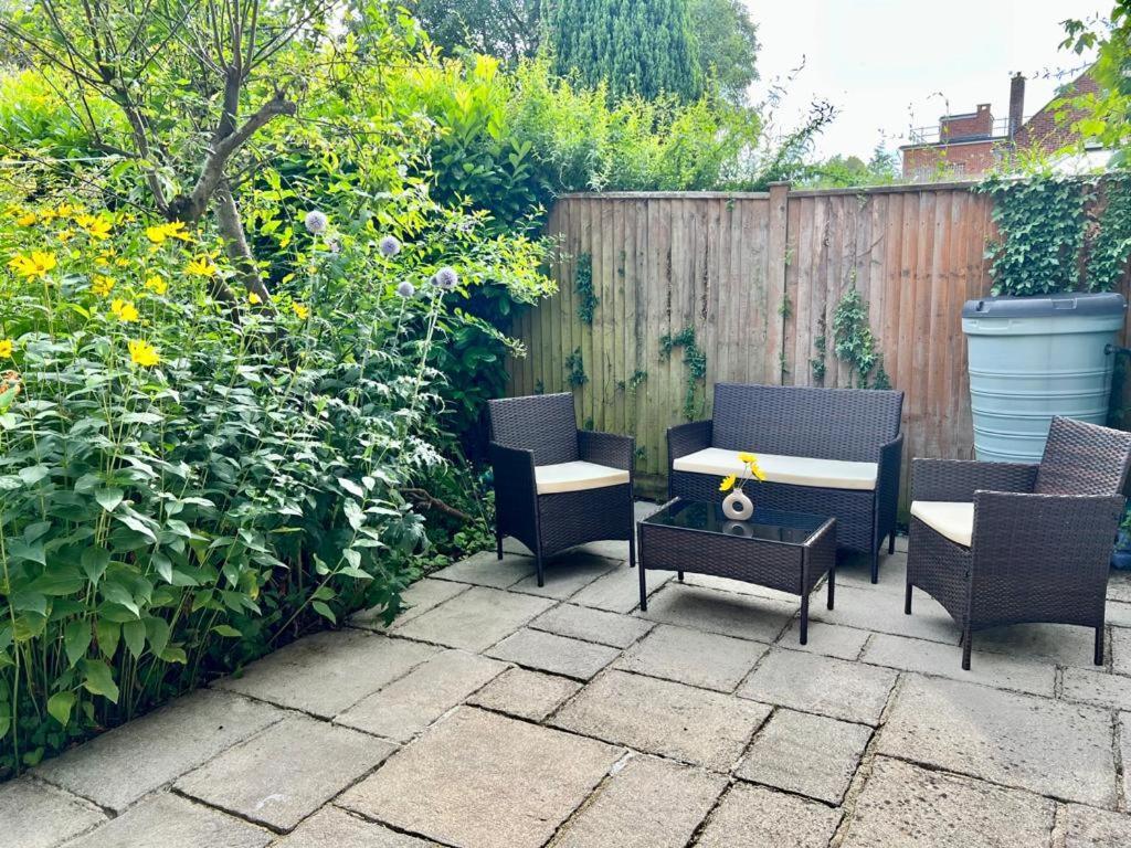 Family Home In Hampshire - Sleeps Up To 9 People With 3 Parking Spaces Winchester Eksteriør billede