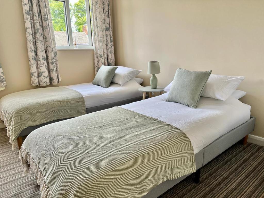 Family Home In Hampshire - Sleeps Up To 9 People With 3 Parking Spaces Winchester Eksteriør billede