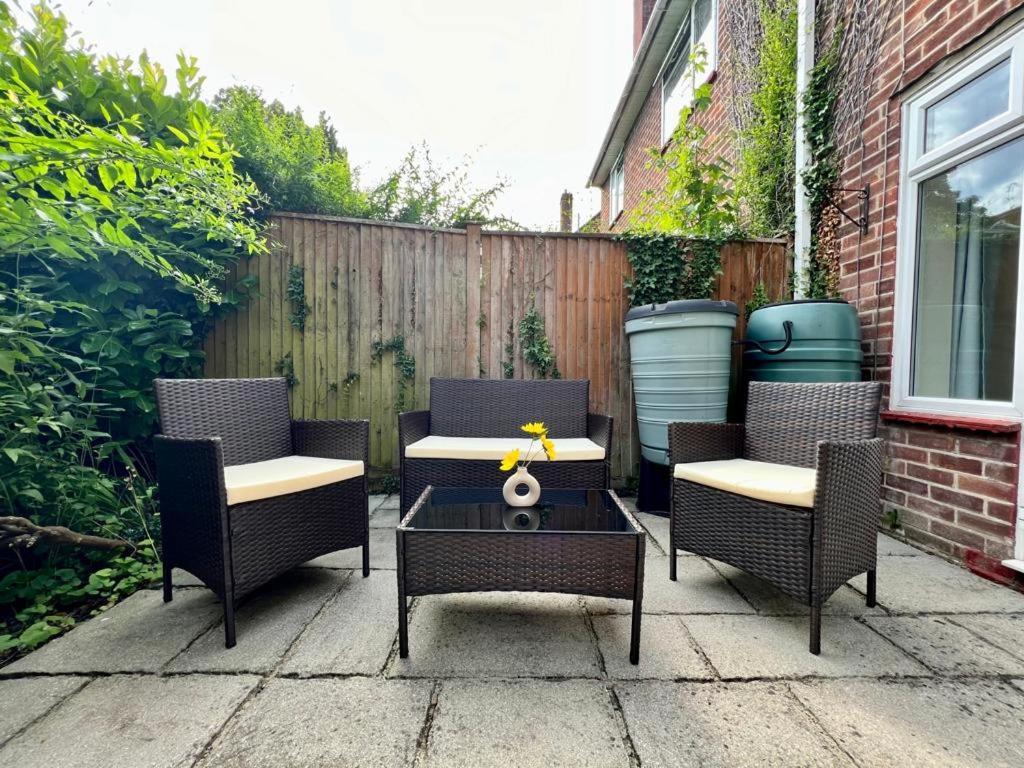 Family Home In Hampshire - Sleeps Up To 9 People With 3 Parking Spaces Winchester Eksteriør billede