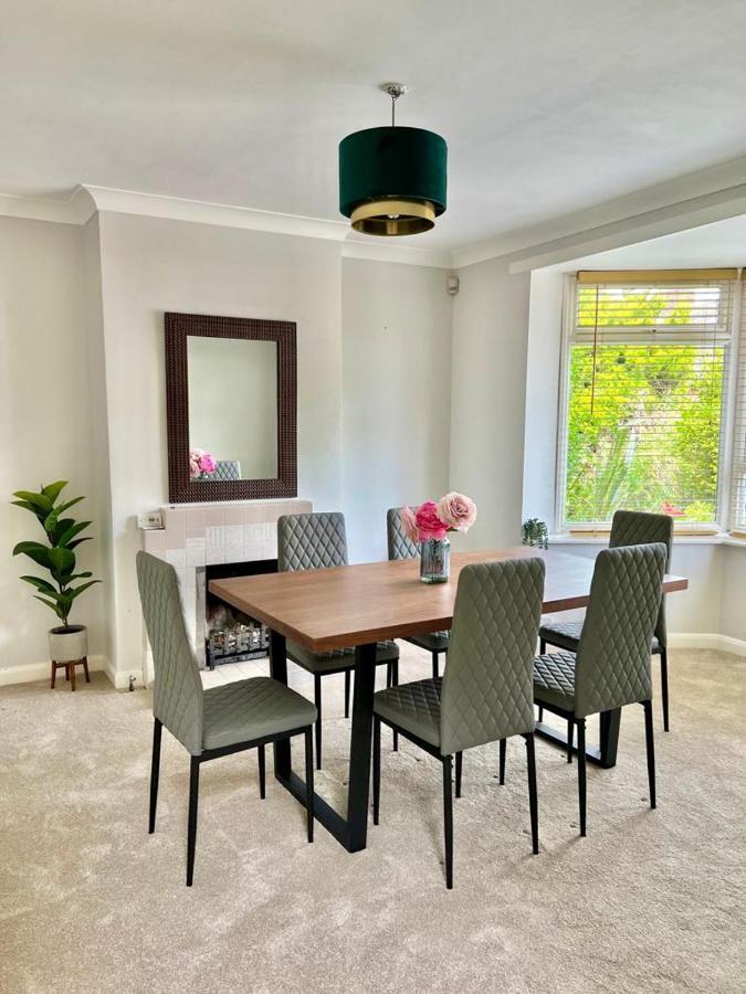 Family Home In Hampshire - Sleeps Up To 9 People With 3 Parking Spaces Winchester Eksteriør billede